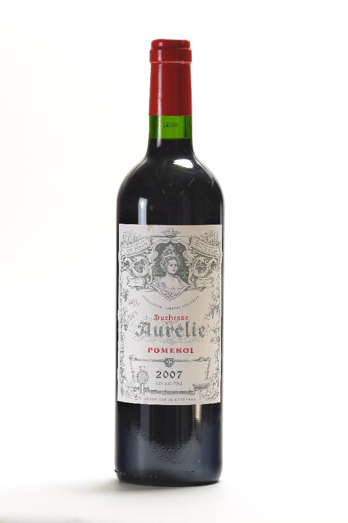 6 Flaschen 2007 Duchesse Aurelie, Pomerol, je ca. 75 cl, Füllstände: top shoulder und besser, guter Erhaltungszustand, selten im Angebot, ...