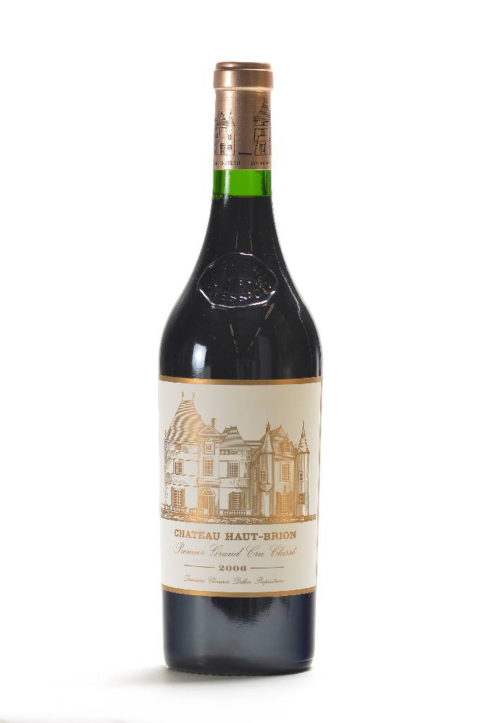 1 Flasche 2006 Chateau Haut Brion, Pessac Leognan, ca. 75 cl, Abstand zwischen Kapsel und Wein: ca. 1,8 cm, unverkostet, 96 Parker Punkte, selten im ...