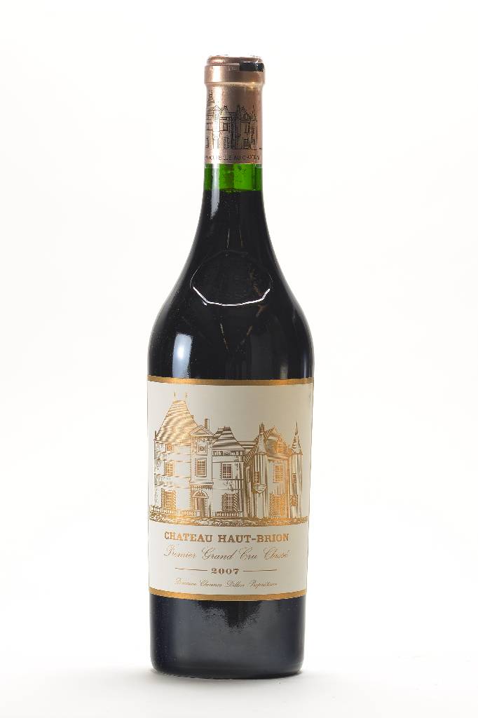 6 Flaschen 2007 Chateau Haut Brion, Pessac -Leognan, je ca. 75 cl, Abstand zwischen Kapsel und Wein: je ca. into neck, in der Originalholzkiste, in ...