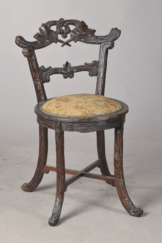 Sog. Naturalismus-Stuhl, deutsch, um 1850/60, reich vollplastisch geschnitzt mit orig. Bezug. Eiche massiv, H. ca. 78 cm, Sh. ca. 48 cm selten im ...