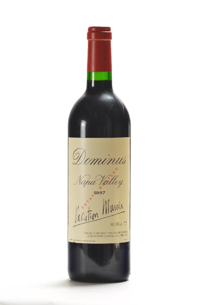 2 Flaschen 1997 Dominus Estate Christian Moueix, Napa Valey, je ca. 75 cl, 14 % Vol.,Füllstände: je ca. into neck, unverkostet, 96/100 Punkte ...