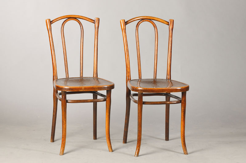 5er Satz Thonet-Stühle, frühes 20.Jh., Nr. 54 mit Sitzflächen-Relief Nr. 208a, Bugholz, Wenige Gebr.-Sp., H. ca. 92 cm, Sh. ca. 48 cm