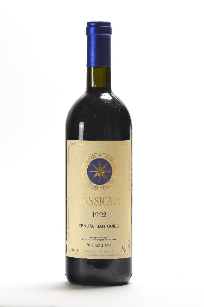 2 Flaschen Tenuta San Guido Sassicaia, Jahrgänge: 1x1989 und 1x 1992, Füllstände: je ca. top shoulder, je ca. 75 cl,12,5 % Vol., unverkostet, ...