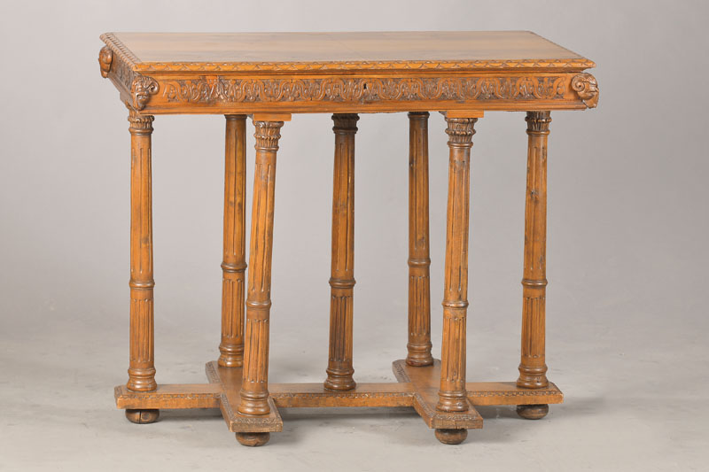 Salontisch, deutsch, um 1880/90, Nussbaum massiv u. furniert, vielfacher Säulendekor, Platte aufklappbar, im Neu-Renaissance-Stil, vielfach ...
