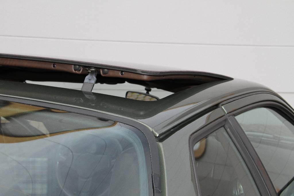 Detail b: Porsche 924 Targa Automatik Coupé, Fahrgestellnummer 92A0414116, EZ 20.12.1979, 3. Hand, Laufleistung ca. 158.000 km, HU 10.2016, H-Zulassung, 92 ...
