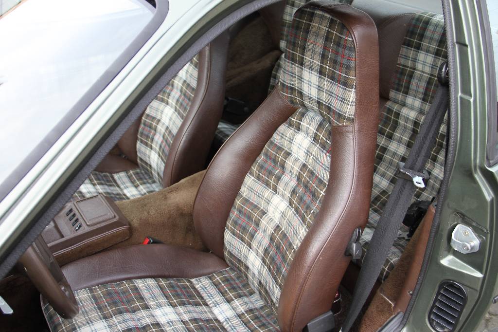 Detail e: Porsche 924 Targa Automatik Coupé, Fahrgestellnummer 92A0414116, EZ 20.12.1979, 3. Hand, Laufleistung ca. 158.000 km, HU 10.2016, H-Zulassung, 92 ...