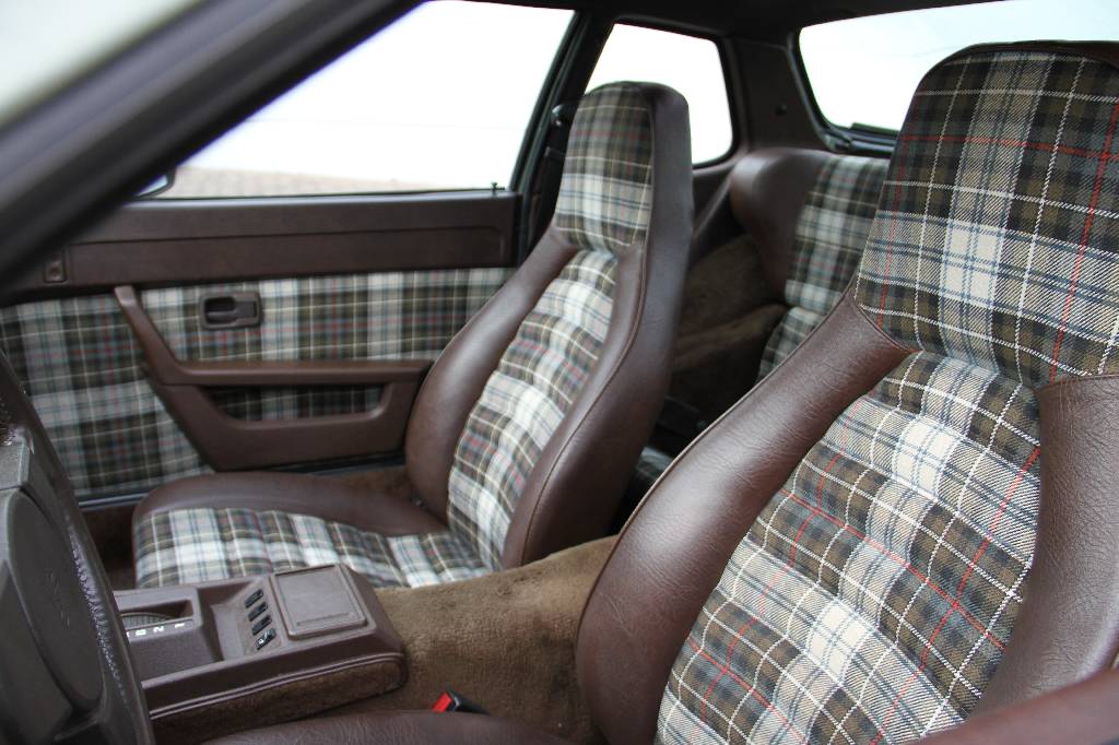Detail f: Porsche 924 Targa Automatik Coupé, Fahrgestellnummer 92A0414116, EZ 20.12.1979, 3. Hand, Laufleistung ca. 158.000 km, HU 10.2016, H-Zulassung, 92 ...