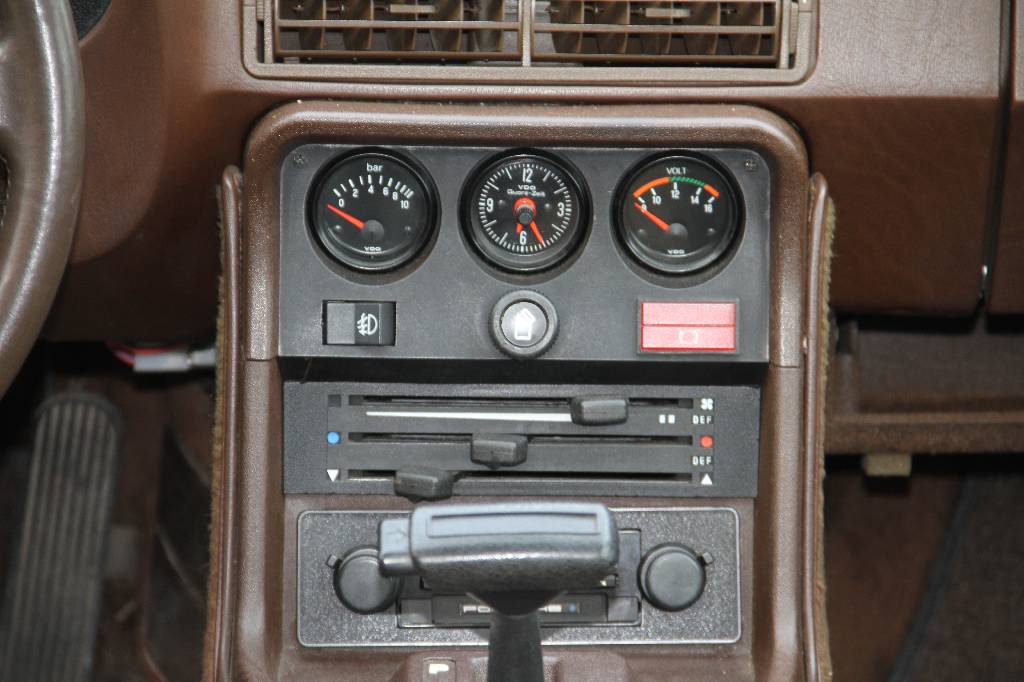Detail h: Porsche 924 Targa Automatik Coupé, Fahrgestellnummer 92A0414116, EZ 20.12.1979, 3. Hand, Laufleistung ca. 158.000 km, HU 10.2016, H-Zulassung, 92 ...