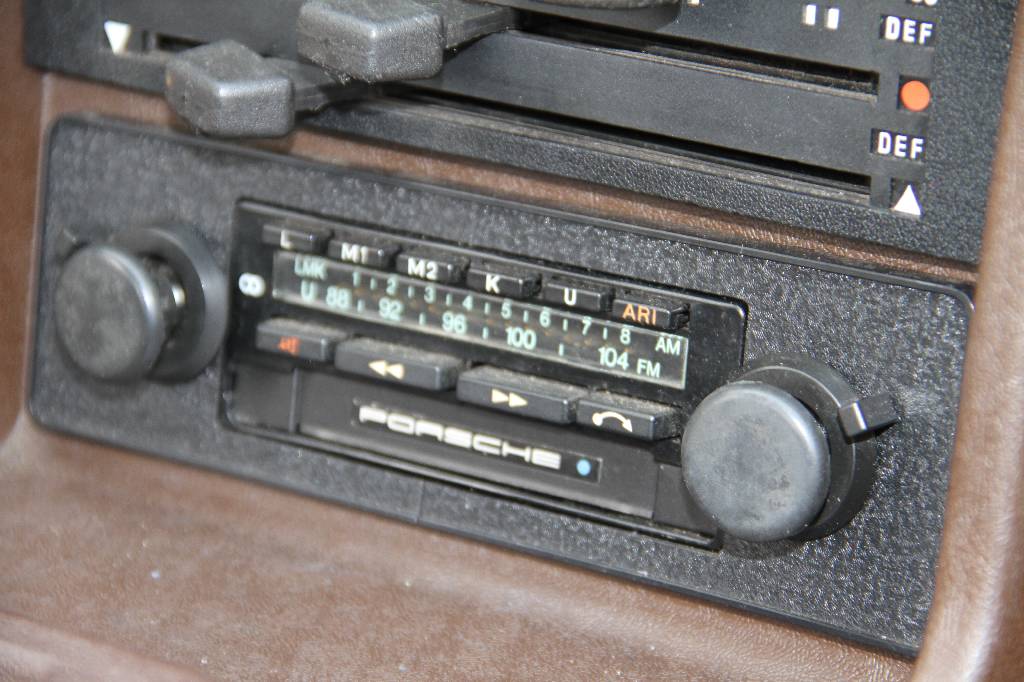 Detail i: Porsche 924 Targa Automatik Coupé, Fahrgestellnummer 92A0414116, EZ 20.12.1979, 3. Hand, Laufleistung ca. 158.000 km, HU 10.2016, H-Zulassung, 92 ...