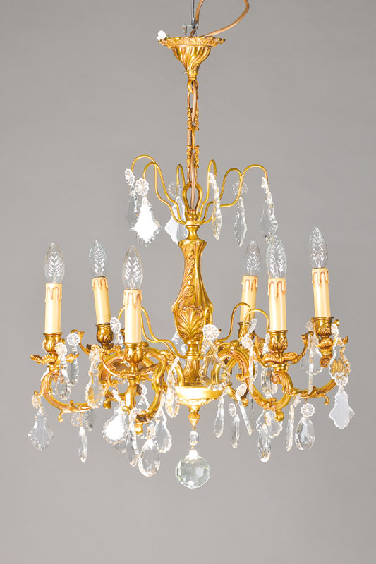 Deckenleuchter im Barockstil, deutsch, 70er Jahre, massive Messingmontur mit Barock-Glas-Behang, 6 Brennstellen, Akanthusblattverzierungen, schwere ...