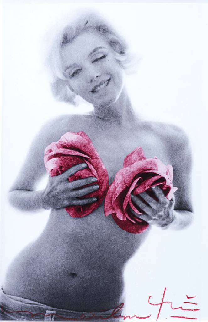 Bert Stern, 1929-2013, Marilyn Pink Roses, Iris Print auf mattem dickem Fotopapier, Aufnahme von 1962, Abzug von 2012, vorder- und rückseitig ...