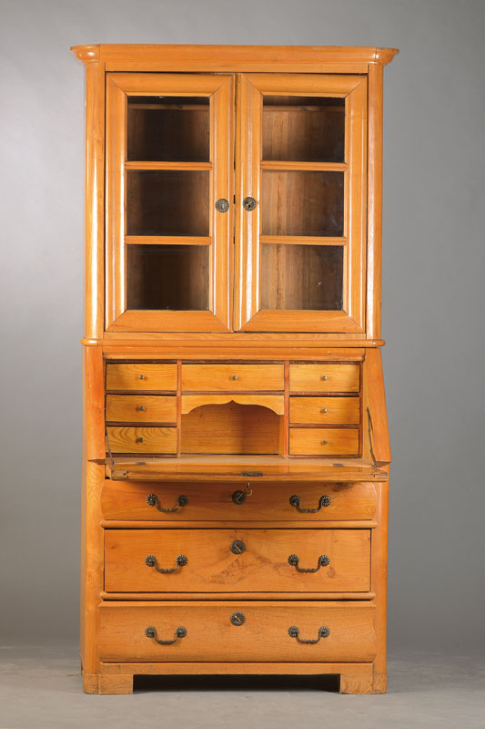 Biedermeiersekretär, norddeutsch, um 1830/35, Eschefurnier auf Weichholzkorpus, Kommode 3-schübig, in Norddeutscher Art, Schrägklappensekretär ...