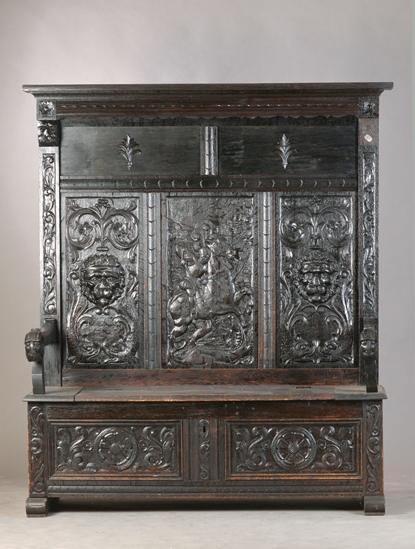 Truhenbank, deutsch, um 1880/90, Eiche massiv u. geschwärzt, auf Rahmen gearbeitet, Rückenlehne gefeldert u. beschnitzt, Motiv: Heiliger Sankt ...