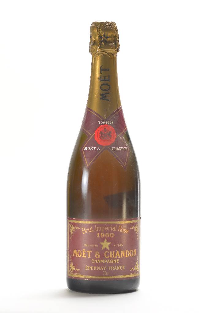 3 Flaschen 1980 Moet & Chandon Brut Imperial Rose, Champagne, je ca. 75 cl, Abstände zwischen Flaschenböden und Wein: je ca. 1,5 cm, unverkostet, ...