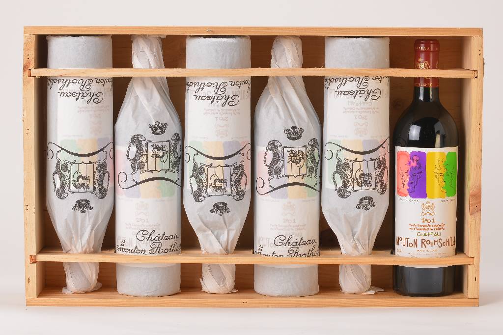 6 Flaschen 2001 Chateau Mouton Rothschild, Pauillac, Künstleretikett: Robert Wilson, je ca. 75 cl, unverkostet, Füllstände: je ca. into neck, sehr ...