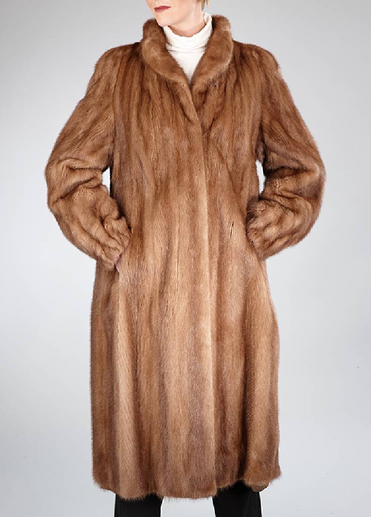 Saga Mink Nerzmantel, Gr. ca. 44, braune male Felle längs verarbeitet, Stehkragen, Ärmel mit Bündchen, 2 seitl. Einschubtaschen, bronzefarbenes ...