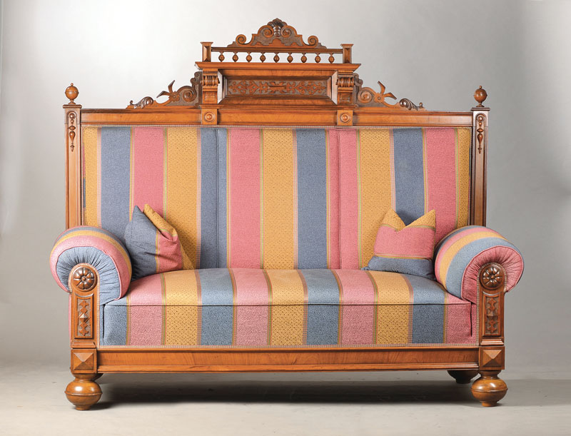 Fehler Im Katalog: Ware wird mit einem Limit von 650,-_ angeboten. Gründerzeitsofa, deutsch, um 1870/80, Nussbaumfurnier auf Weichholzkorpus, sehr ...