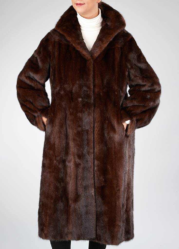 Saga Mink Nerzmantel, Gr. ca. 38, dunkelbraune Felle längs verarbeitet, 2 seitl.Einschubtaschen, Ärmel mit Manschetten, Reverskragen, ...