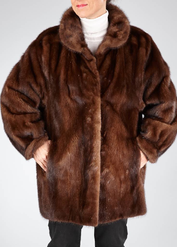 Saga Mink Nerzjacke, Gr. ca. 44 cm, braune Nerzfelle längsverarbeitet, braunes Innenfutter, Label: Saga Selected, Rückenl. ca. 80 cm