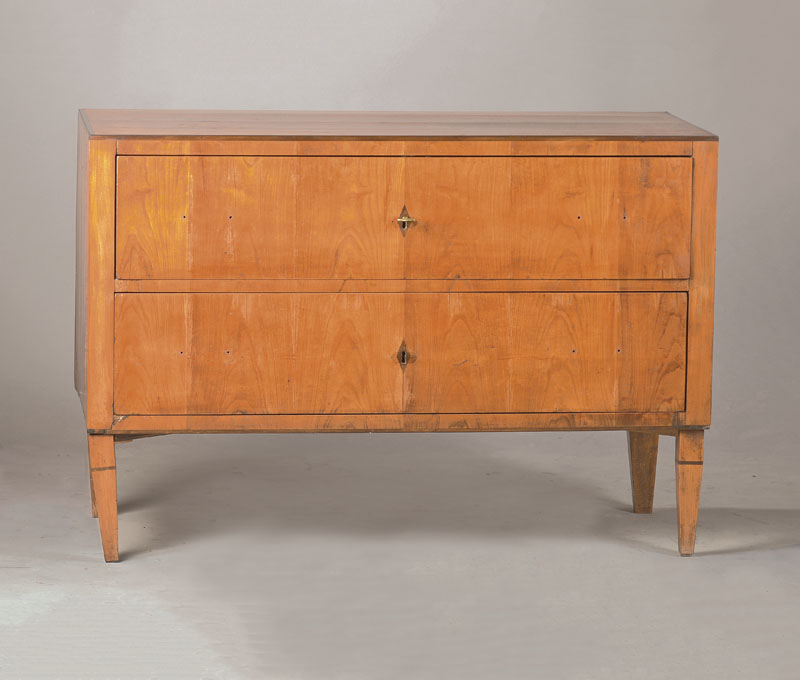 Biedermeierkommode, süddeutsch, wohl München, Nähe zur Hofschreinerei Daniel, um 1810/15, Kirschbaumfurnier auf Weichholzkorpus, Plattenkante u. ...