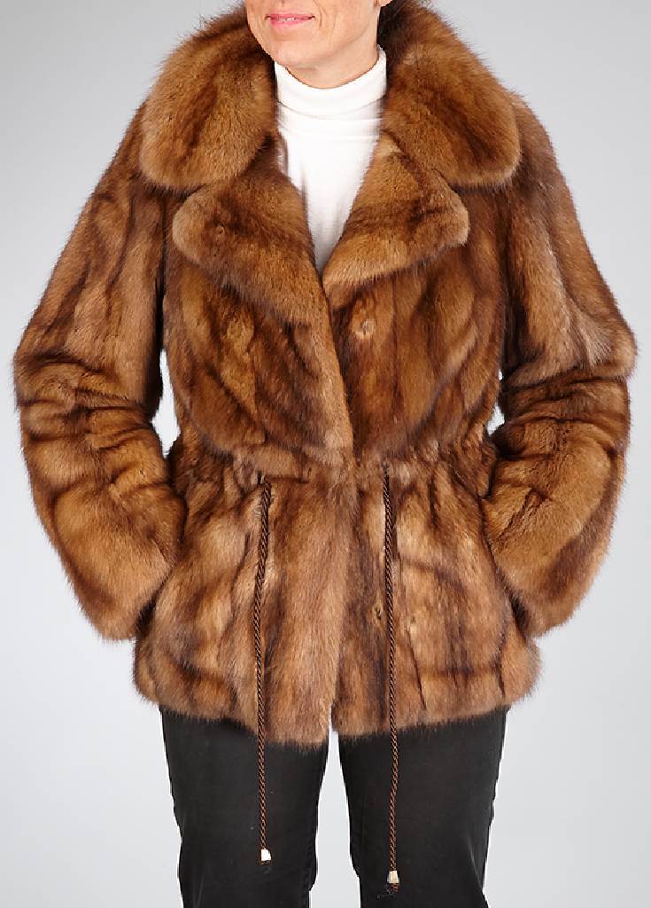 Zobeljacke, Gr. ca. 38, Tunnelzug, Reverskragen mit Zierknopf, Rückenl. ca. 67 cm