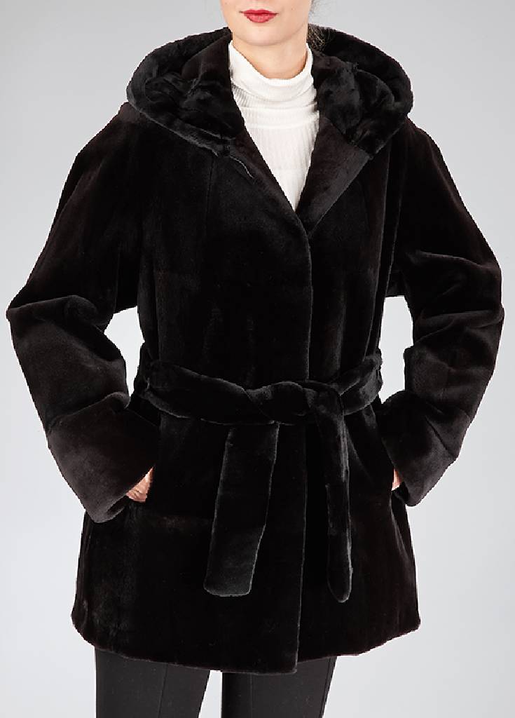 Schwarze Samtnerzjacke mit Kapuze, Gr. ca. 40, Bindegürtel, schwarzes Innenfutter, 2 seitl. Einschubtaschen, Zierknopf, Rückenl. ca. 81 cm
