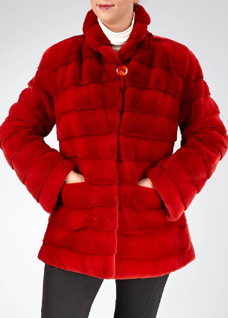 Kurzjacke aus rotem Samtnerz, quer verarbeitet Gr. ca. 38/40, Reverskragen, Zierknopf, 2 aufgesetzte Taschen, rotes Innenfutter mit Tasche, Rückenl. ...