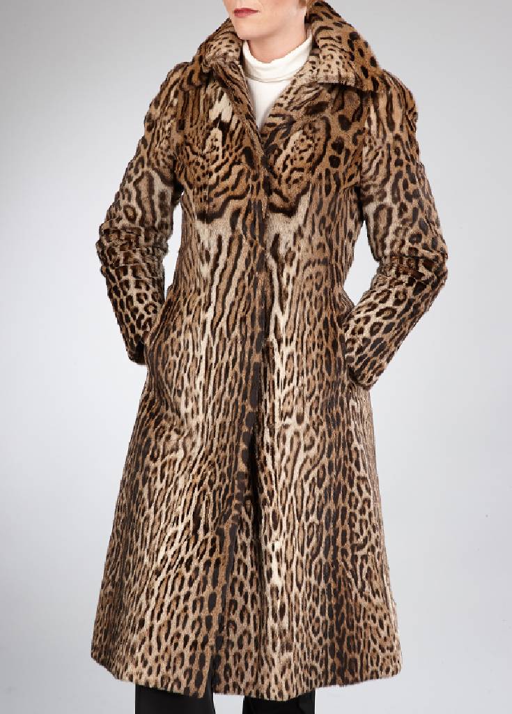 Ozelot Mantel, Gr. ca. 36, Leopardus pardalis, Label: M. Gleng Mannheim, gefertigt aus 14 Fellen, schwarzes Innenfutter, Rückenl. ca. 113 cm, CITES ...