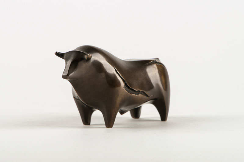 Detail a: Carlos Garcia MUELA, 1936-2013, 2 Bronze- Skulpturen, Toro 1, 13x22x9 cm, sign. und nummeriert 30/50, Toro 2, 7x10x4cm, sign., Gießerstempel auf der ...