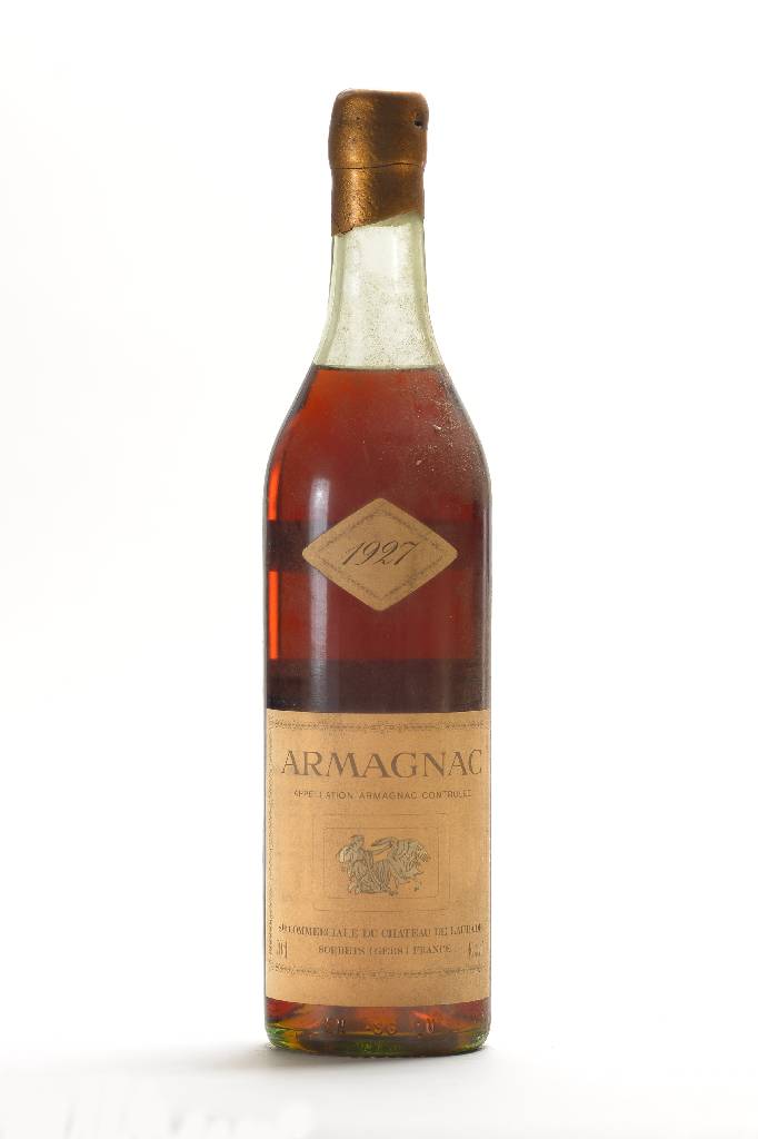 1 Flasche 1927 Chateau de Laubade Armagnac, 40 % Vol., unverkostet, ca. 70 cl, Abstand zwischen Kapsel und Armagnac: ca. 5 cm, Etikett l. gebräunt, ...