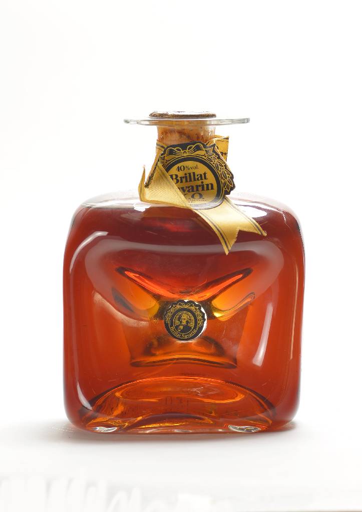 1 Flasche Brillat Savarin X.O Armagnac, 40 % Vol., ca. 70 cl, mit Originalwachssiegel und Originalbanderole, hier Flaschennummer: 3177, in ...