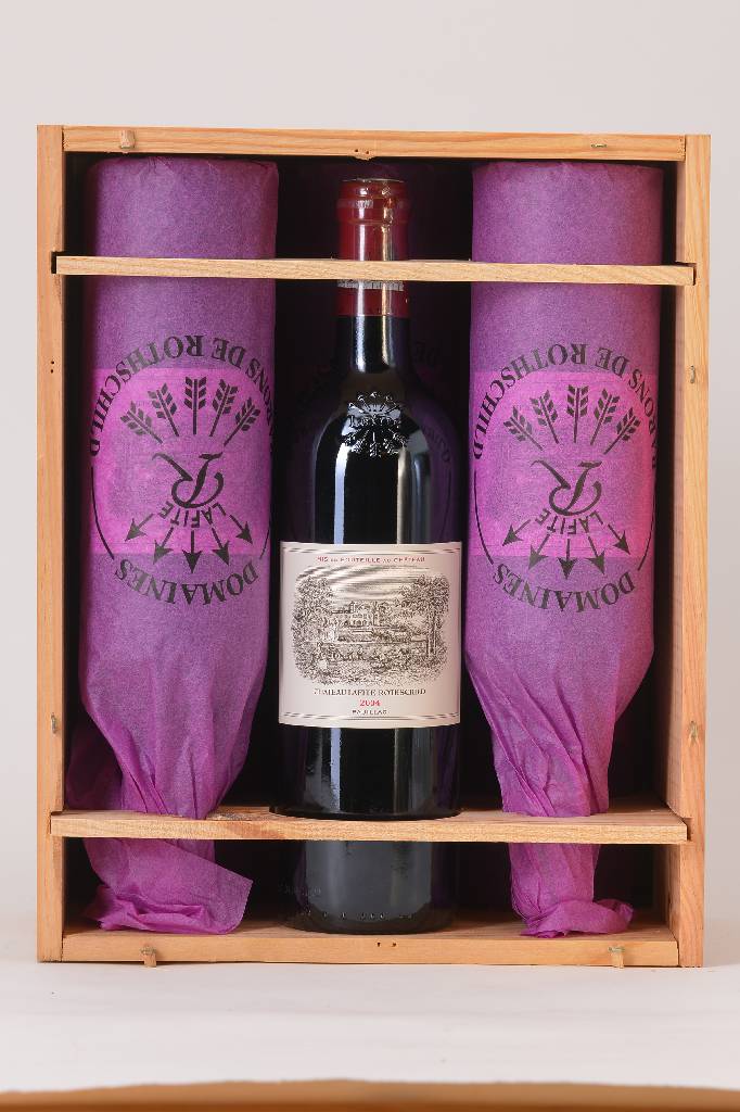 6 Flaschen 2004 Chateau Lafite, Pauillac, ca. 75 cl, 13 % vol, Füllstand: je ca. into neck, alle 6 Flaschen in sehr gutem Erhaltungszustand, in der ...