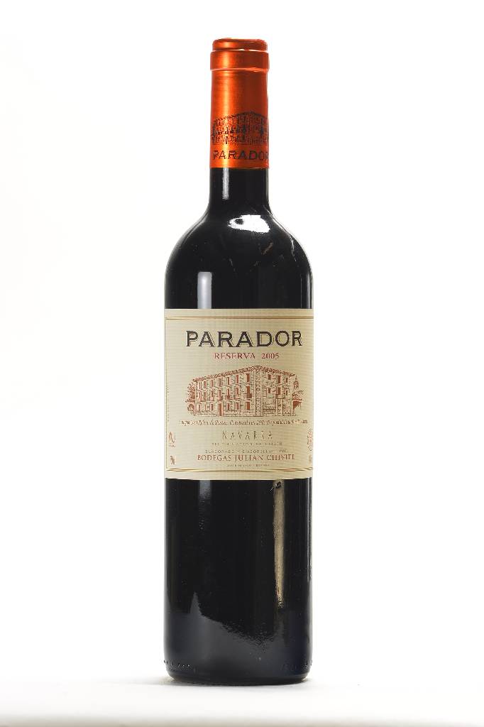 6 Flaschen 2005 Parador Reserva, Bodegas Julian Chivite, Navarra, je ca. 75 cl, 13 % Vol., Füllstände: je ca. high fill, unverkostet, sehr selten ...