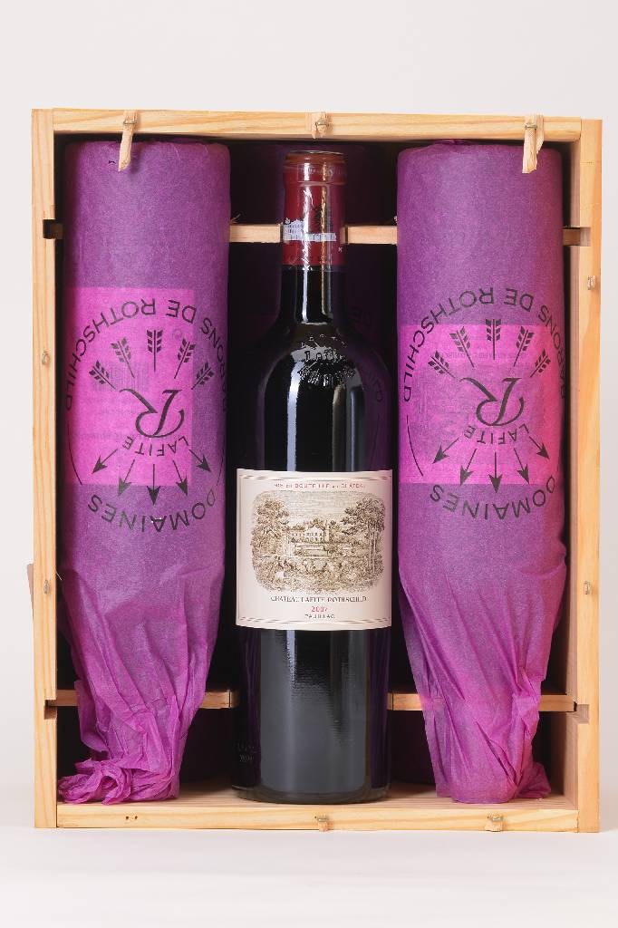 6 Flaschen 2007 Chateau Lafite Rothschild, Pauillac, je ca. 75 cl, 12,5 % Vol, Füllstände: je ca. into neck, unverkostet, in der Originalholzkiste, ...