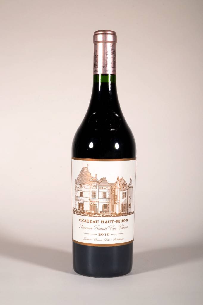 1 Flasche 2010 Chateau Haut Brion, Pessac -Leognan, Premier Grand Cru Classe, 15 % Vol.,75 cl, Abstand zwischen Kapsel und Wein: ca. 1,2 cm, ...