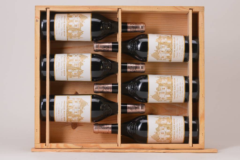 6 Flaschen 2005 Chateau Haut-Brion, Pessac-Leognan, Premier Grand Cru Classe, je ca. 75 cl, 14 % Vol., Abstände zwischen Wein und Kapsel: je ca. 1,3 ...