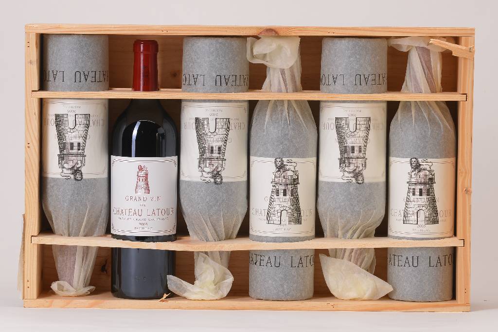 6 Flaschen 2005 Chateau Latour, Pauillac, Premier Grand Cru Classe, je ca. 75 cl, Füllstände: je ca. into neck, 13 % Vol., unverkostet, sehr gute ...
