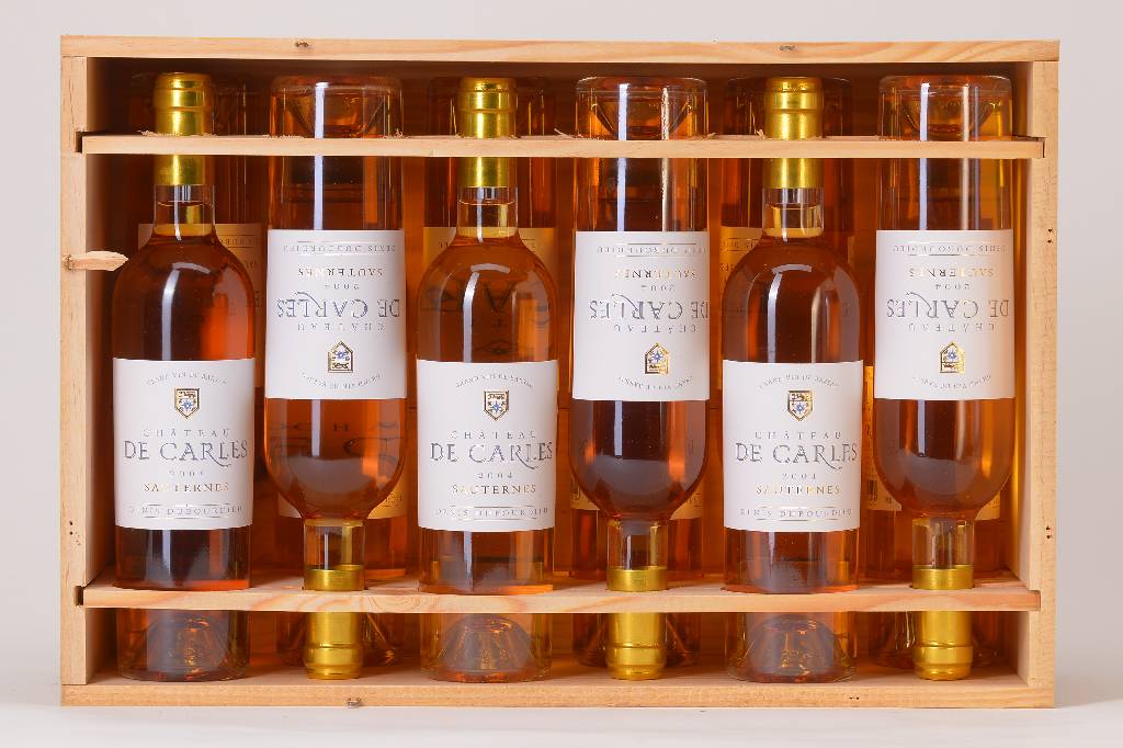 12 Flaschen 2004 Chateau De Carles, Denis Du Bourdieu, Sauternes, je ca. 50 cl, 14 % Vol, Füllstände: je ca. into neck, in derOriginalholzkiste, in ...