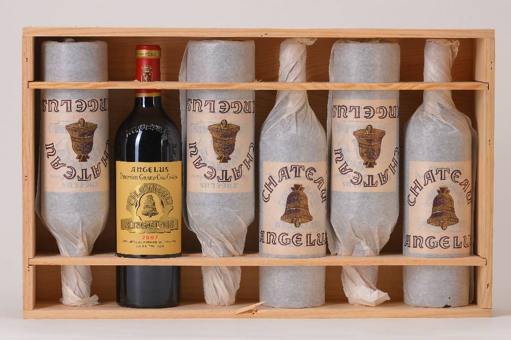 6 Flaschen 2007 Chateau Angelus, Saint -Emilion, Premier Grand Cru Classe, je ca. 75 cl, 13,5 % Vol., Füllstände: je ca. into neck , unverkostet, ...