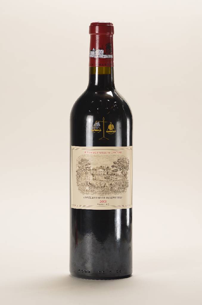 1 Flasche 2005 Chateau Lafite Rothschild, Pauillac, ca. 75 cl, 13 % vol, Füllstand: ca. into neck, sehr guter Erhaltungszustand, selten im Angebot, ...