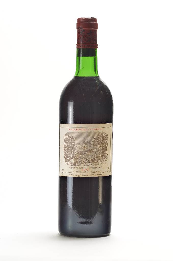 1 Flasche 1973 Chateau Lafite Rothschild, Pauillac, ca. 73 cl, Füllstand: ca. top shoulder, unverkostet, Etikett min. besch. undl. gebräunt, selten ...