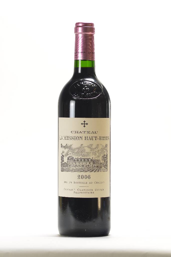 1 Flasche 2006 Chateau La Mission Haut Brion , Pessac Leognan, Domaine Clarence Dillon, 14,5 % Vol., ca. 75 cl, Füllstand: ca. into neck, ...