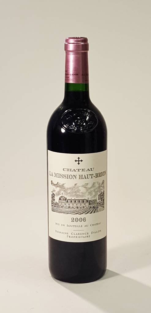 1 Flasche 2006 Chateau La Mission Haut Brion , Pessac Leognan, Domaine Clarence Dillon, 14,5 % Vol., ca. 75 cl, Füllstand: ca. into neck, ...