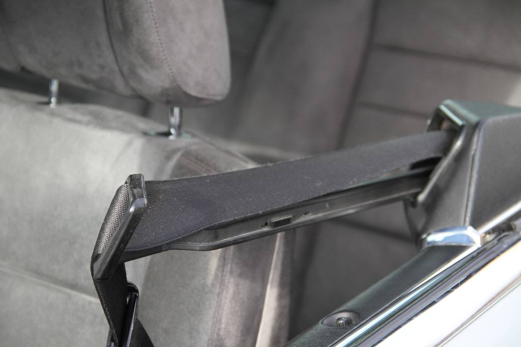 Detail i: Mercedes Benz 500 SEC Coupé, Fahrgestellnummer WDB1260441A540906, EZ 26.03.1990, 5. Hand, Laufleistung ca. 169.500 km, HU 10.2018, 185 kW/ 252 PS, ...