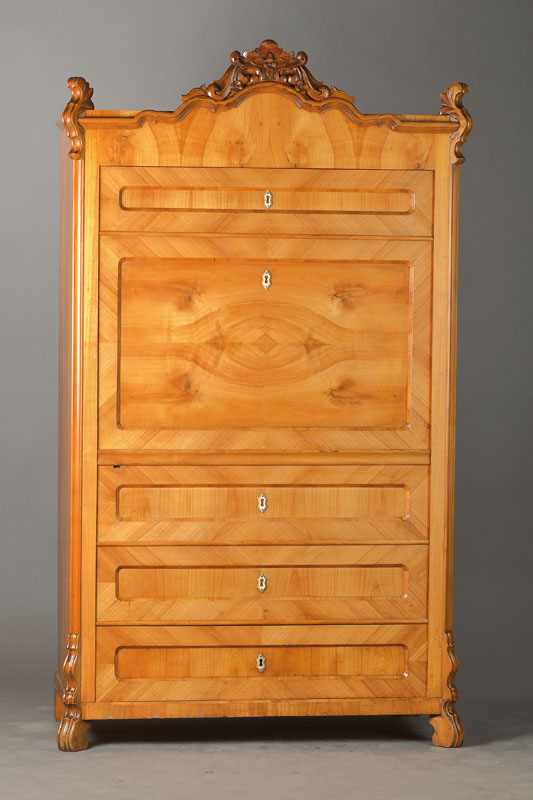 Blenderschrank, mitteldeutsch, wohl Thüringen, um 1850/60, Kirschbaumfurnier auf Weichholzkorpus, aufgeblendete Form eines Standsekretärs, ...