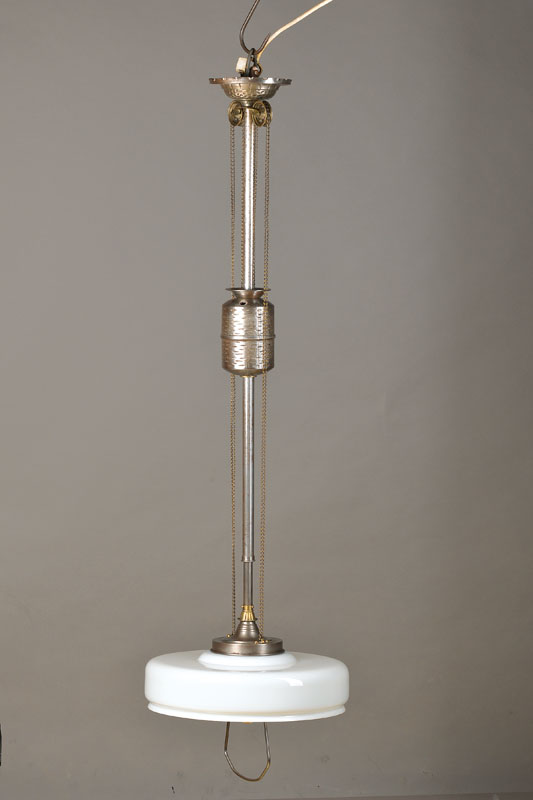 Jugendstil-Deckenlampe, deutsch, 1905, Metallmontur mit angehängtem Opalglasschirm, 1Brennstelle, Elektrifizierung nicht geprüft, H. ca. 112 cm, D. ...
