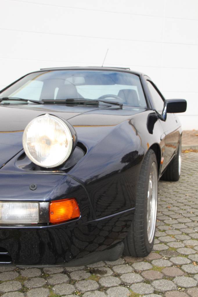 Detail b: Porsche 928 GT Coupe, Fahrgestellnummer WPOZZZ92ZMS800177, EZ 08.11.1990, 2. Hand, Laufleistung ca. 202.915 km, HU 06.2018, 243 kW/ 330 PS, ...