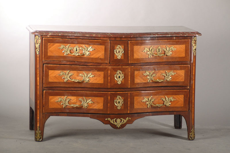 Französische Übergangskommode, sog. Transition-Kommode, wohl Paris, um 1765/70, gestempelt J C Ellaume (Jean-Charles Alleaume,M. 1754), Rosenholz ...