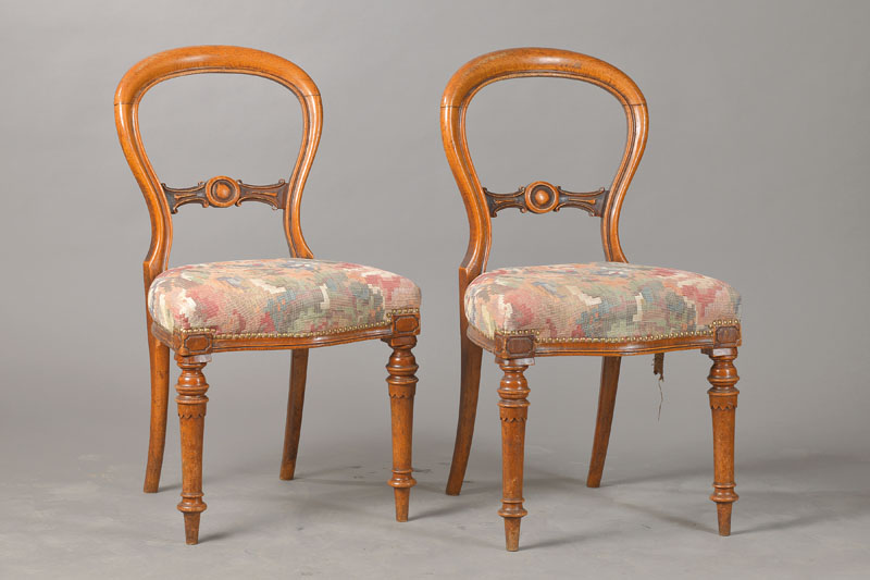 6er Satz Stühle, um 1860, Viktorianisch, sog. Ballonrückenstühle, Eiche, Bezug u. Polster erneuert mit wenig Gebr.-Sp., H. ca. 87 cm, Sh. ca. 47 cm