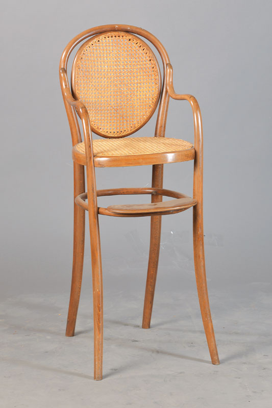 Kinderhochstuhl, wohl Thonet, frühes 20.Jh., Nr. 12.081 mit Fußstütze, Rattangeflecht intakt, Bugholz, ideal für z.B. Puppen, kein Klebeetikett, ...